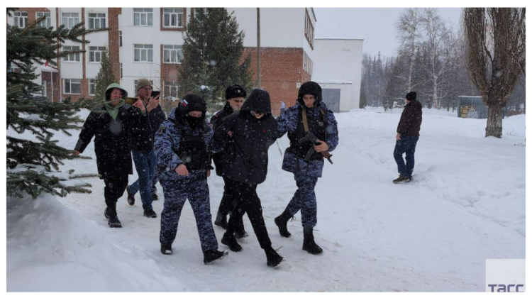 VIDEO Incident în Rusia: adolescentul a tras cu o pușcă pneumatică într-o școală din Ufa