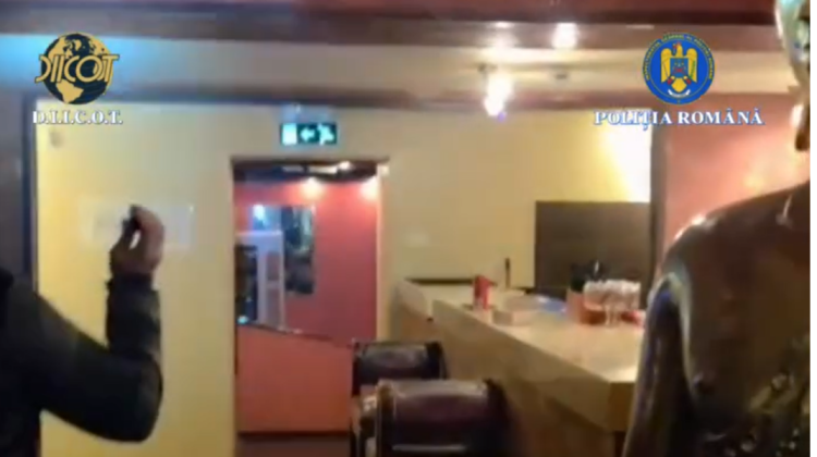 VIDEO Descinderi DIICOT la un club din București: trafic de persoane și proxenetism