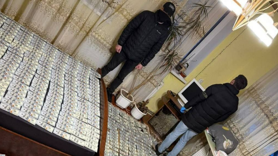 Doi medici ucraineni, mamă și fiu, arestați pentru vânzarea de certificate de invaliditate false
