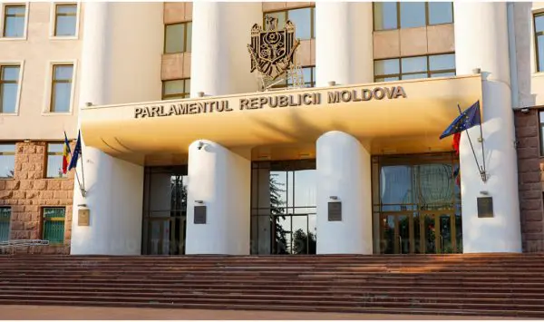 S-a terminat vacanța: Deputații revin astăzi la muncă