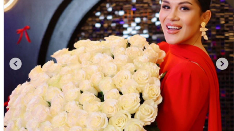 Rochie roșie, flori uriașe și invitați celebri: Cum și-a sărbătorit Anastasia Nichita cei 27 de ani