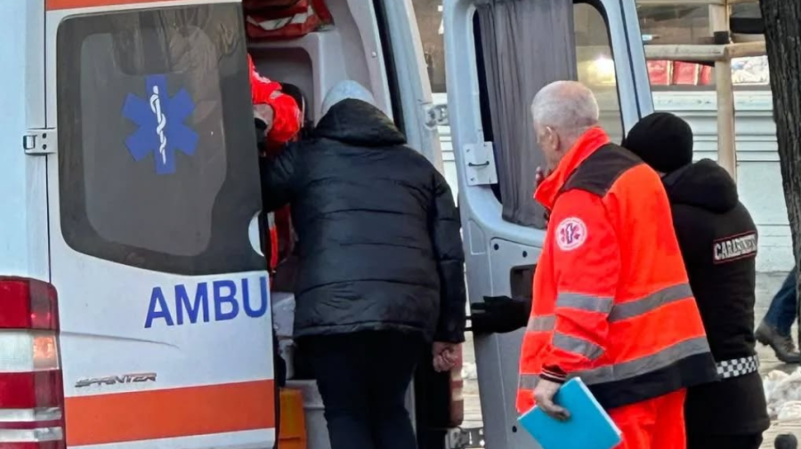 O femeie, tamponată de trotinetă în centrul Chișinăului. A fost necesară intervenția ambulanței