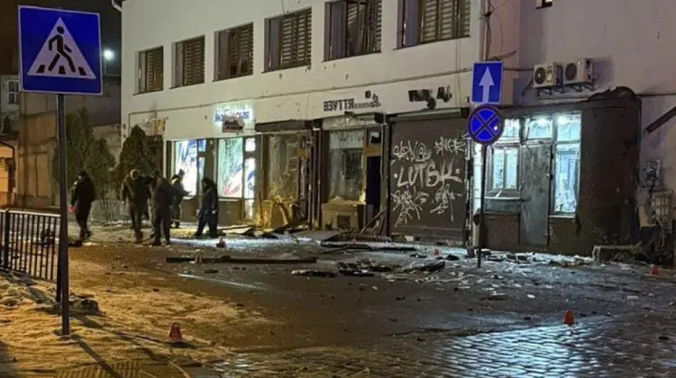 VIDEO Explozii la Liov: o polițistă a murit, 15 persoane rănite. Poliția investighează un posibil atac terorist