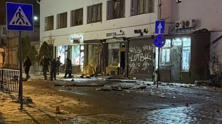 VIDEO Explozii la Liov: o polițistă a murit, 15 persoane rănite. Poliția investighează un posibil atac terorist