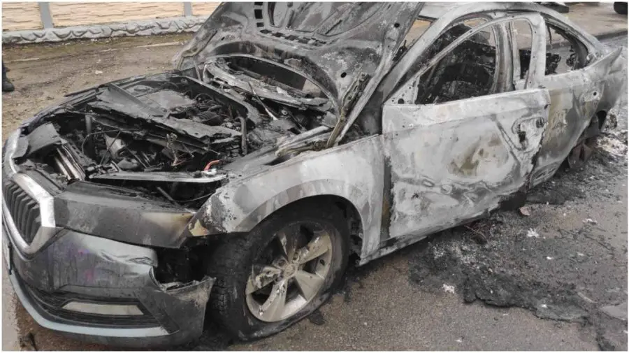 Mașină cuprinsă de flăcări la Cahul. Focul a distrus aproape în totalitate vehiculul