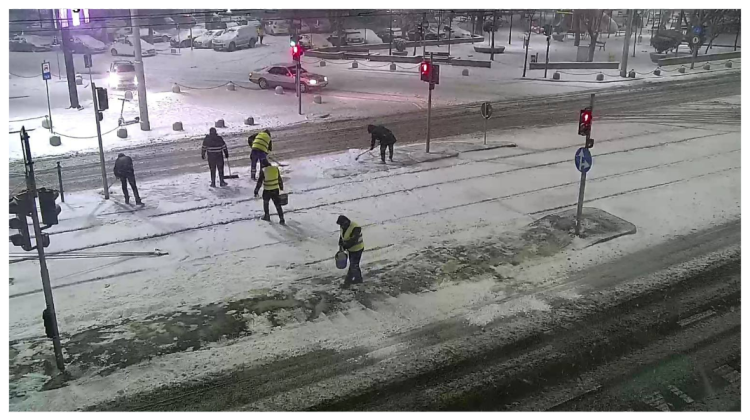 VIDEO Ninsorile afectează traficul în România. Aeroporturile funcționează în condiții de iarnă