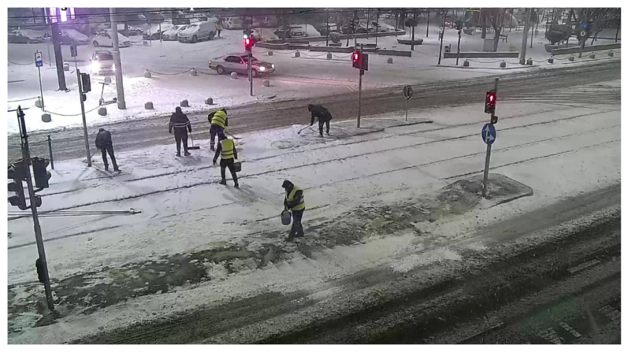 VIDEO Ninsorile afectează traficul în România. Aeroporturile funcționează în condiții de iarnă