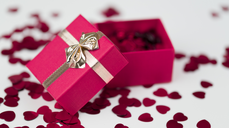 Reduceri de până la 50% la cadouri de Valentine’s Day în Chișinău: bijuterii, parfumuri, cosmetice și lenjerie