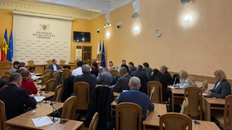Chișinău sub cod galben de ninsori: Ion Ceban a discutat cu pretorii despre intervențiile în teren