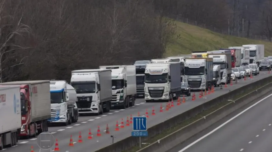 Camioanele cu o masă totală de peste 12 tone vor avea restricții de circulație în Bulgaria