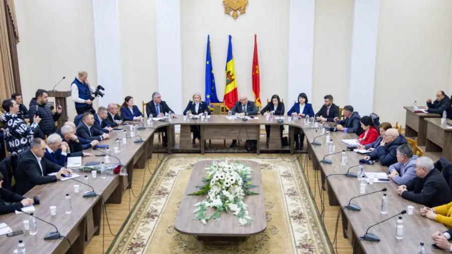 FOTO Întâlnirea premierului cu localnicii din Hîncești. Ce au discutat