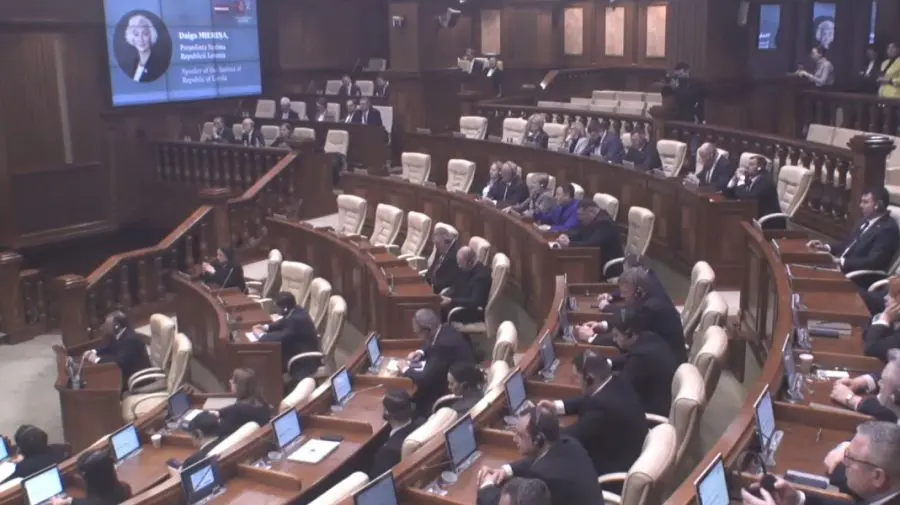 A început sesiunea de primăvară a Parlamentului. Urmăriți ședința în direct pe RLIVE.md și Realitatea TV