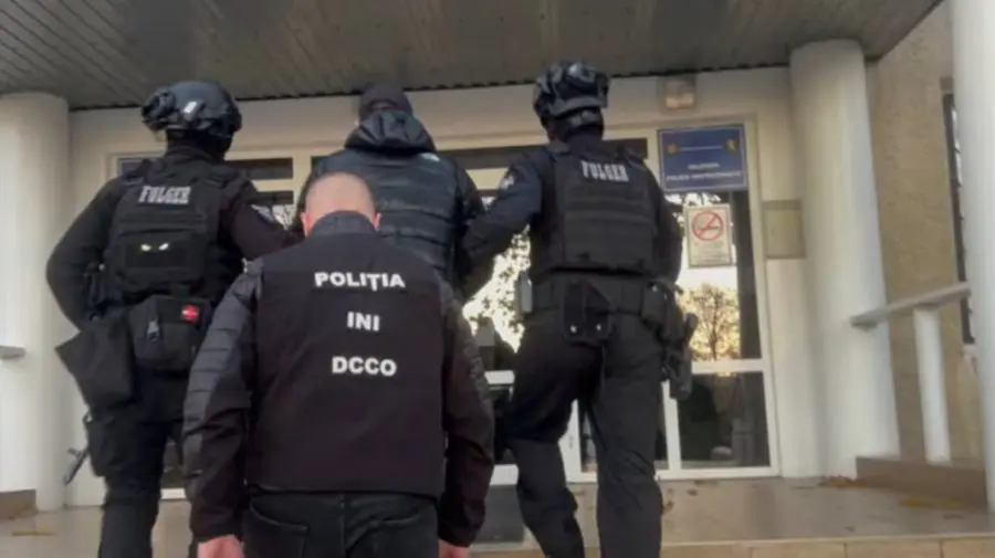 Percheziții în Moldova și România: 26 de persoane vizate într-un dosar de fraude cu criptomonede