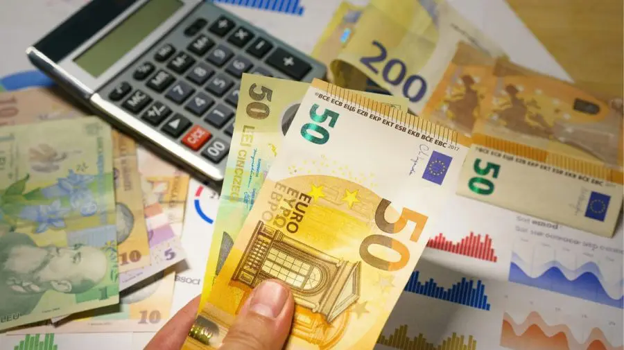 Curs valutar 10 februarie 2026: Cât valorează un euro și un dolar