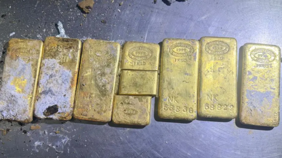 Cazul celor 9 lingouri de aur de contrabandă, de peste 19 milioane de lei: Trei persoane, trimise în judecată