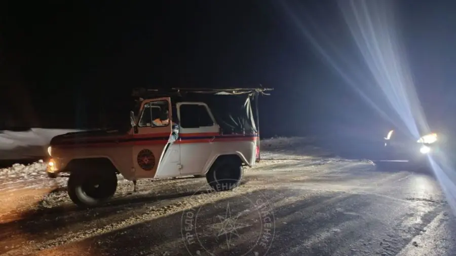 Intervenție specială în Camenca: 5 persoane au fost salvate după ce mașina lor a rămas blocată în nămeți
