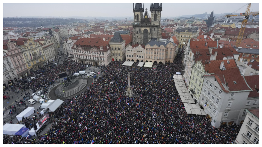 VIDEO Praga, sub asediul protestelor: zeci de mii de oameni au ieșit să-l susțină pe președintele Petr Pavel