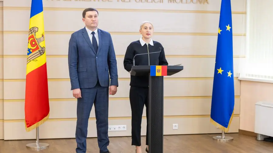 Opoziția a înregistrat în Parlament moțiunea simplă împotriva politicilor Ministerului Muncii