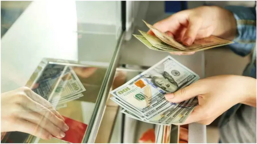 Curs valutar 23 februarie 2026: Cât valorează un euro și un dolar