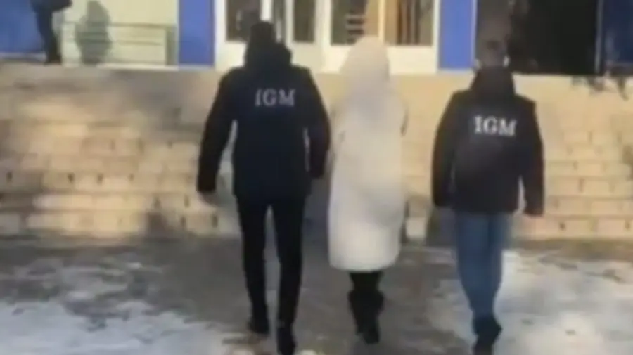 VIDEO O străină, căutată de Interpol pentru o infracțiune comisă în Belarus, a fost prinsă în Moldova