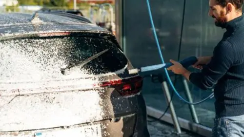 Peste un milion de lei în amenzi după controalele la spălătoriile auto. Ce încălcări au fost depistate