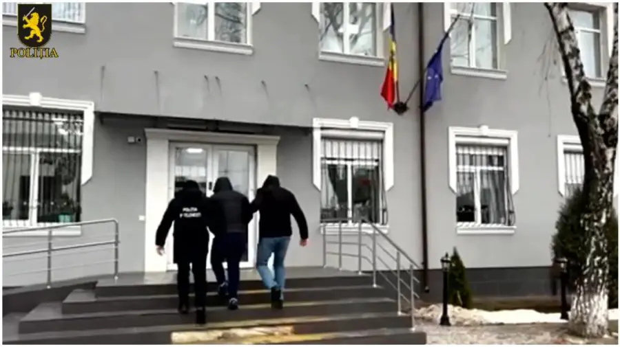 Șantaj cu prejudiciu de mii de euro. Trei tineri din Orhei au ajuns pe mâna poliției