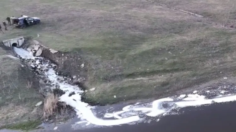 VIDEO Spumă pe râul Răut, în zona „Orheiul Vechi”