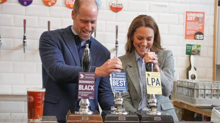 FOTO Imagini inedite cu Kate Middleton. Prințesa de Wales, surprinsă în timpul unei vizite la o berărie din Londra