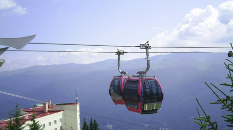 Vânt puternic în Munții Bucegi: instalațiile din domeniul schiabil Sinaia nu funcționează