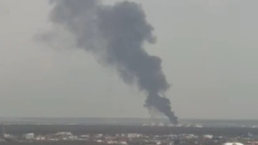 Incendiu puternic la un bloc în construcție în apropiere de capitala României