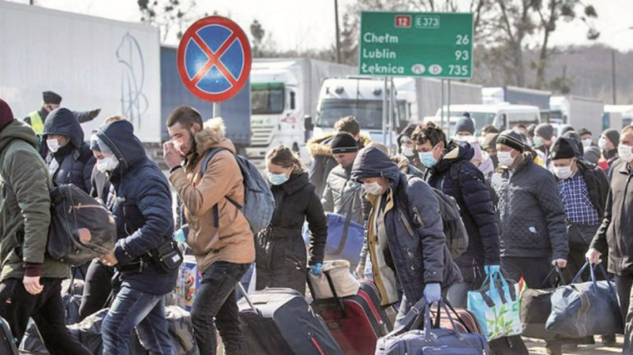 Ajutorul pentru refugiații ucraineni, restrâns în Polonia: legea intră în vigoare după patru ani de război
