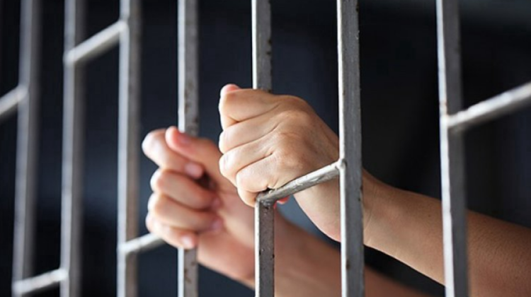 Ucraina: bărbat condamnat la cinci ani de închisoare după ce a intrat într-o casă și a agresat sexual o femeie