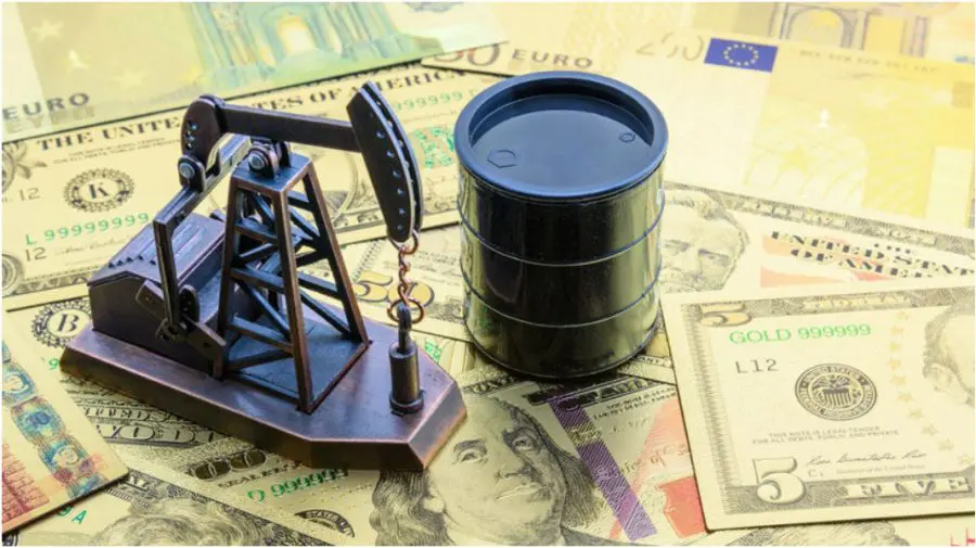 Preţul petrolului atinge un nou record: barilul Brent se vinde cu peste 120 de dolari