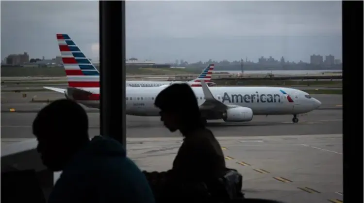VIDEO Incident grav pe aeroportul din New York. Un avion Air Canada s-a ciocnit cu un vehicul pe pistă