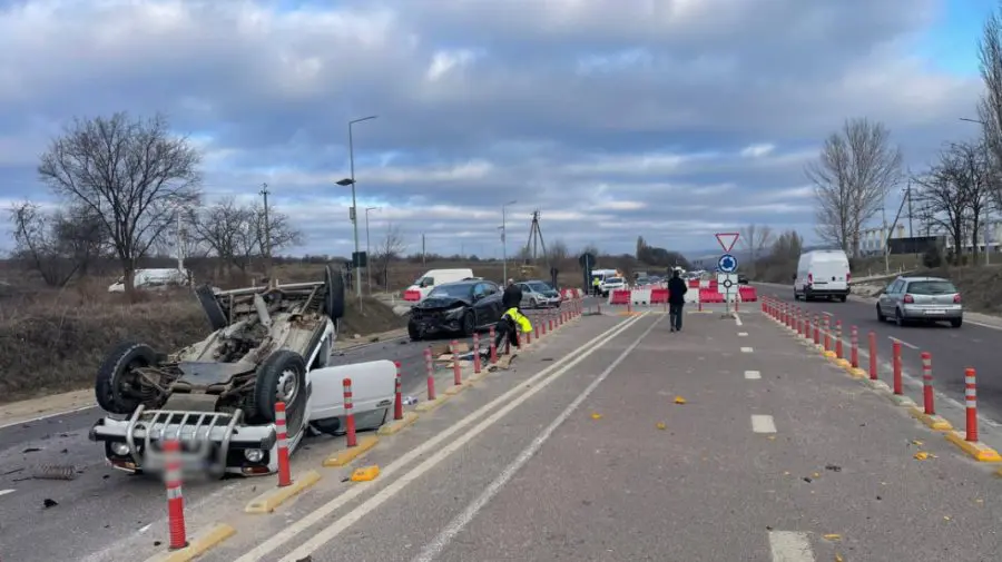 VIDEO Accidentul grav de la Cojușna: Un șofer a fost rănit și transportat la spital