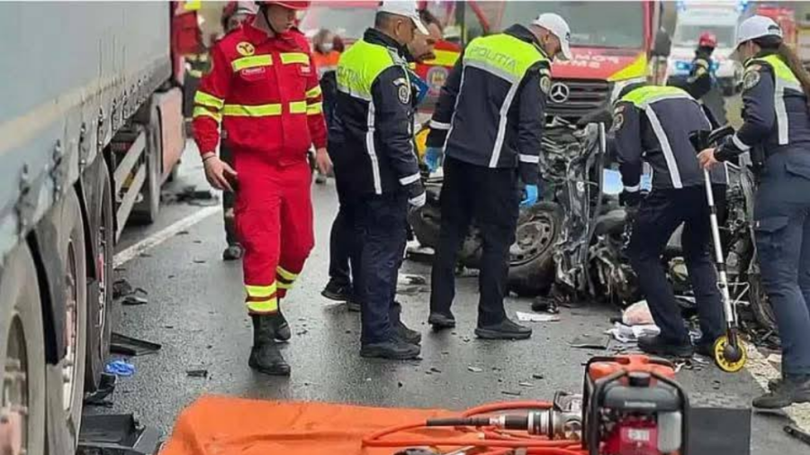 FOTO Accident grav în județul Cluj: trei bărbați și doi adolescenți au murit după o coliziune cu două camioane
