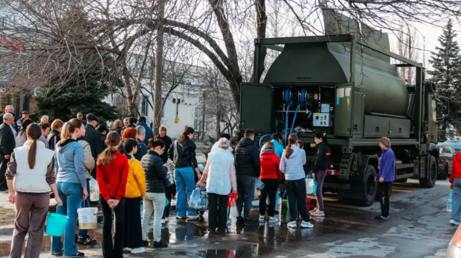 „Suntem la datorie, în serviciul poporului!”. Militarii Armatei Naționale aprovizionează Bălțiul cu apă