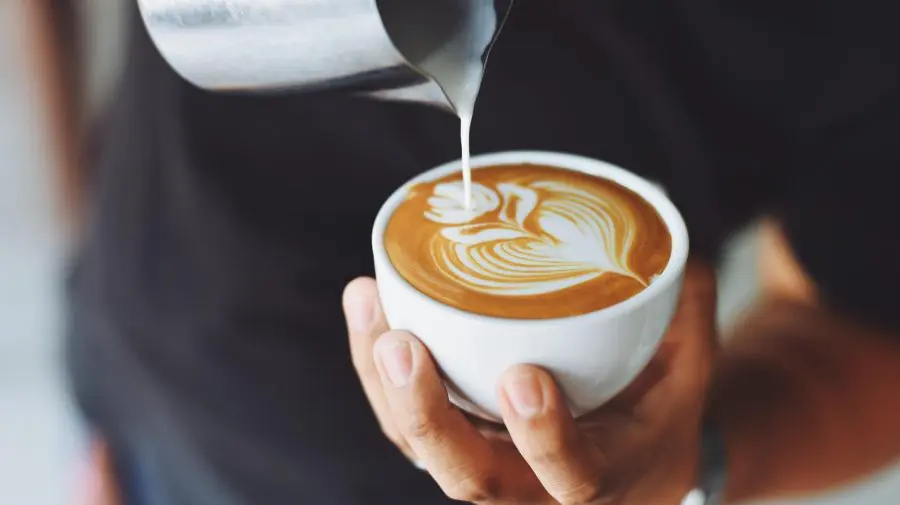 O femeie din Italia va primi despăgubiri de 50.000 de euro pentru că șefii au impus-o să facă cafea