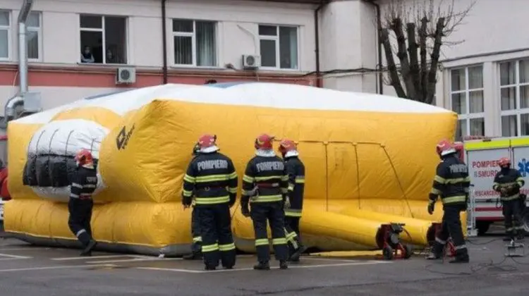 Pompierii din Chișinău au salvat un tânăr care a sărit în gol de la etajul 8