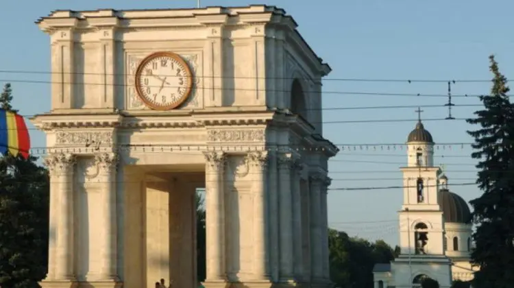 Arcul de Triumf din Chișinău va fi iluminat în culorile drapelului ucrainean