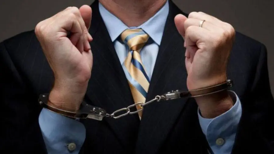 Avocat trimis în judecată pentru că ar fi cerut 5 000 de euro ca să „aranjeze” un dosar de violență în familie