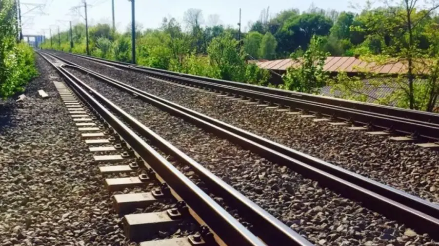 Bani pentru reabilitarea căii ferate, virați la salarii! Dezvăluiri scandaloase în raportul Curții de Conturi