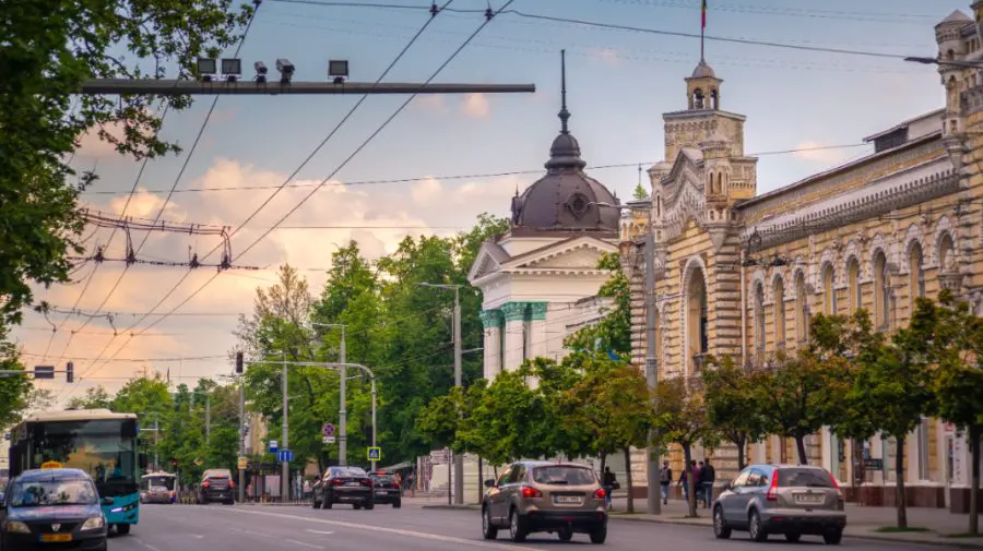 Două tronsoane de străzi din Chișinău vor fi închise luni dimineață