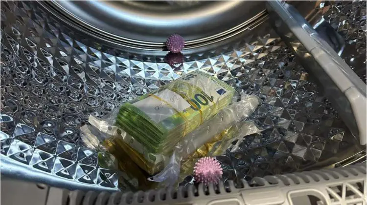 FOTO 120.000 de euro pentru „protecție” în transporturi: 10 persoane au fost încătușate de CNA