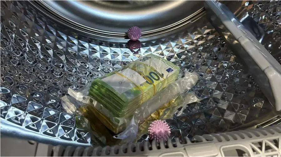 FOTO 120.000 de euro pentru „protecție” în transporturi: 10 persoane au fost încătușate de CNA