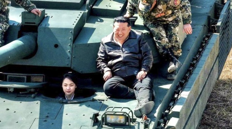 FOTO/VIDEO Fiica lui Kim Jong Un, surprinsă conducând un tanc militar în Coreea de Nord