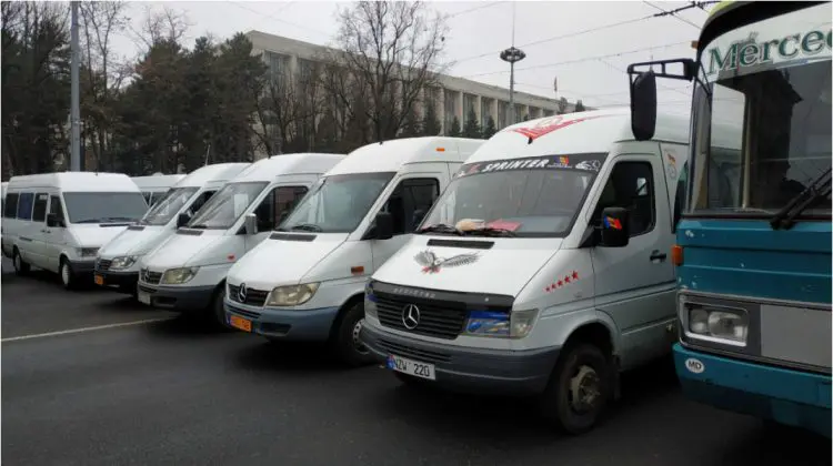 Transportatorii resping formula „temporară” de calcul a tarifelor și acuză autoritățile de „incompetență totală”