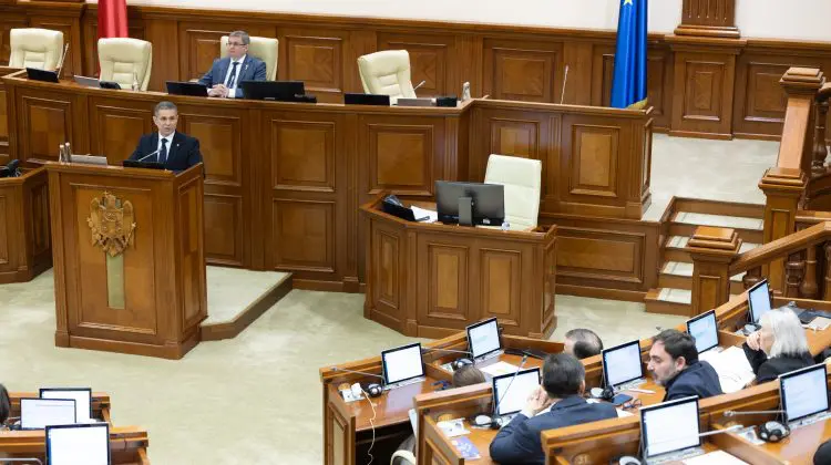Moțiunea contra politicilor Ministerului Apărării a fost respinsă de Parlament