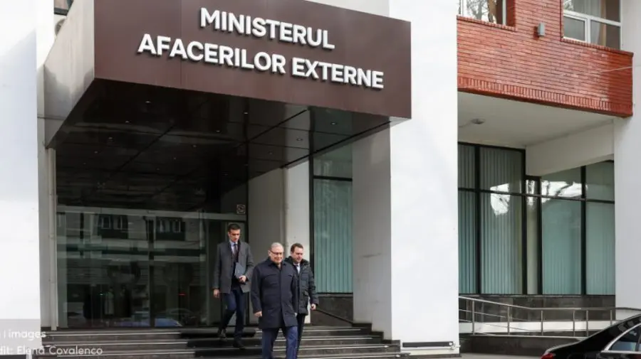 Ambasadorul Rusiei în Moldova, Oleg Ozerov, surprins la MAE. Scopul vizitei nu este clar