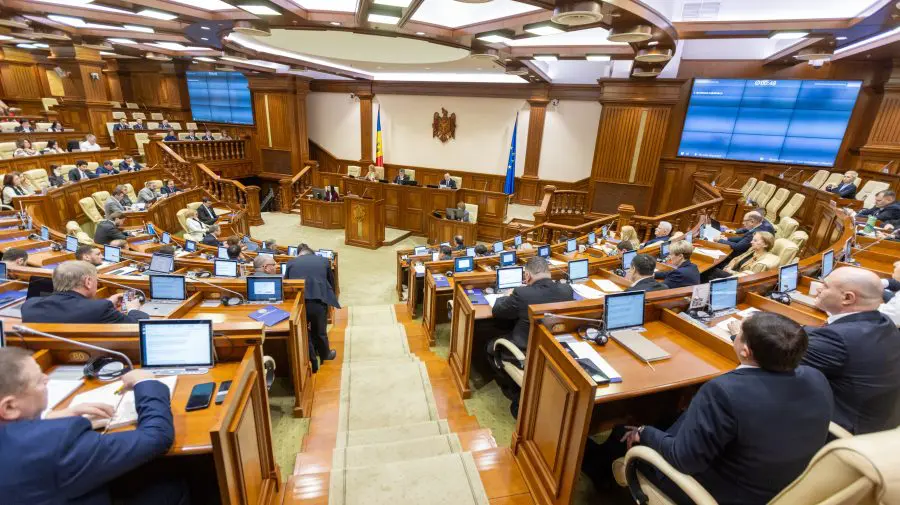 Parlamentul, în ședință. Inițiative pentru îmbunătățirea mecanismului de amalgamare voluntară, pe agendă